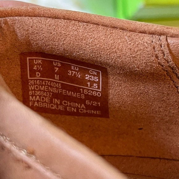 Clark’s Canebay Plain Tan Leather Flats - Picture 14 of 16